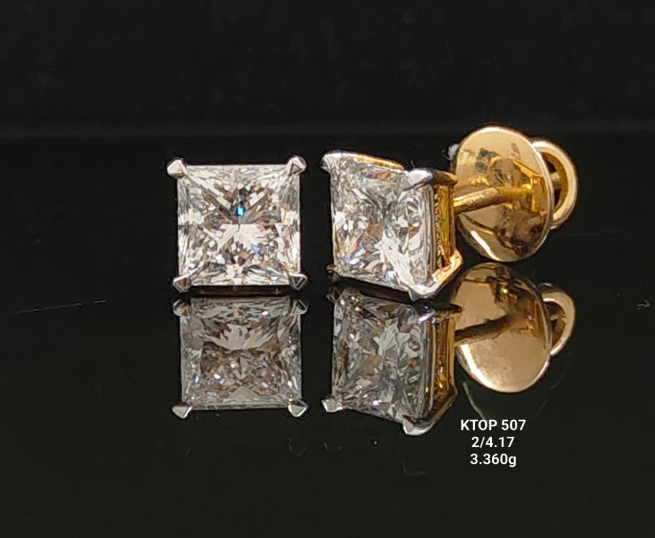 4.17Ct of Earring with the Purity of 18K