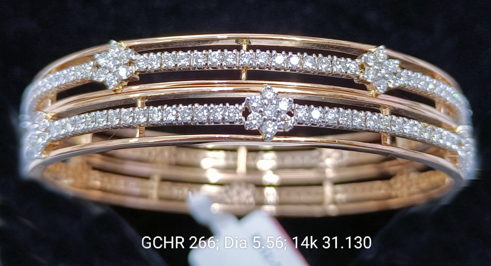 5.56Ct of Churi with the Purity of 18K