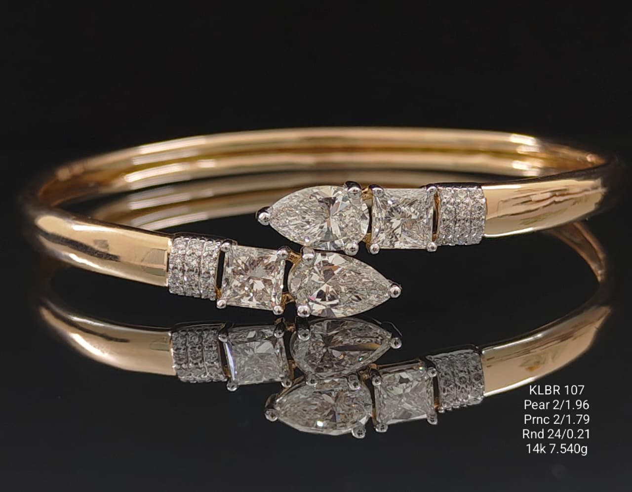 3.96Ct of Bracelet With the Purity of 14K