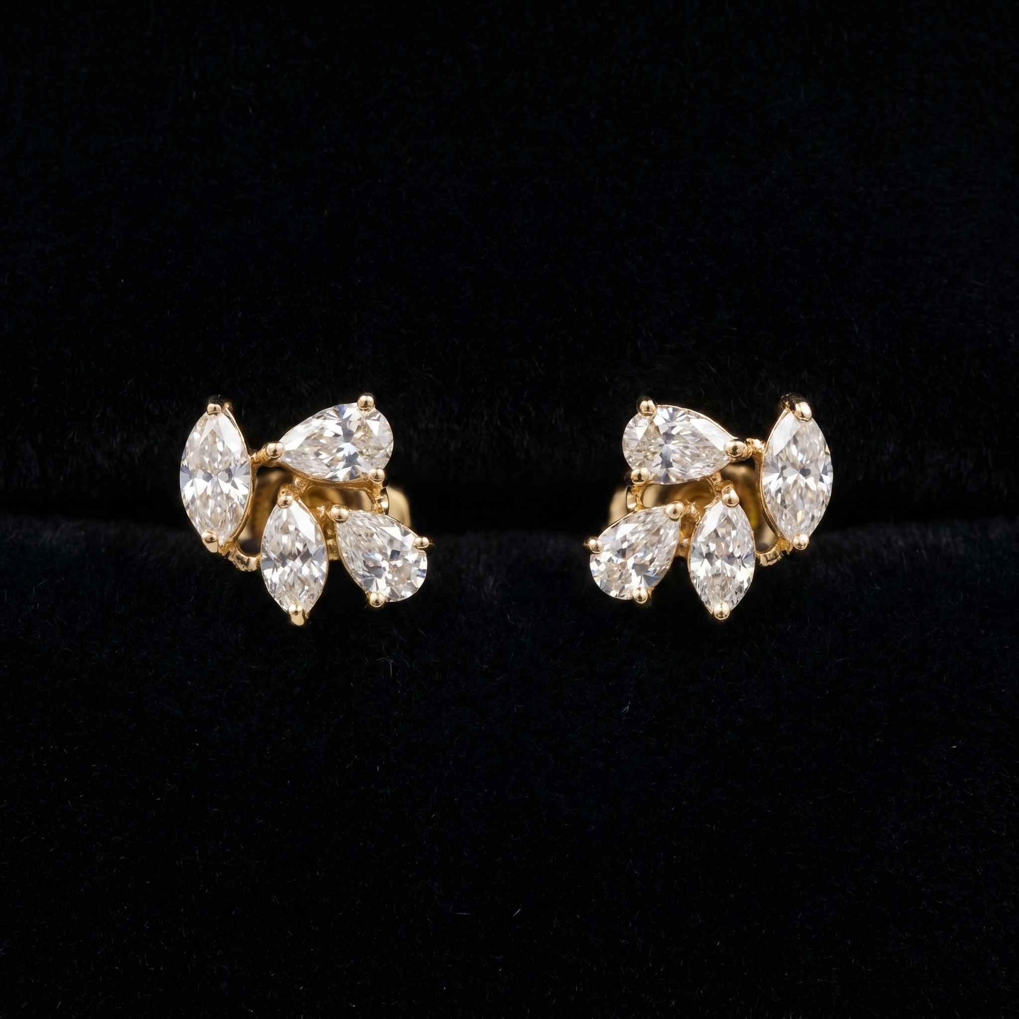 1.86 Ct EARRINGS with the Purity of 18K
