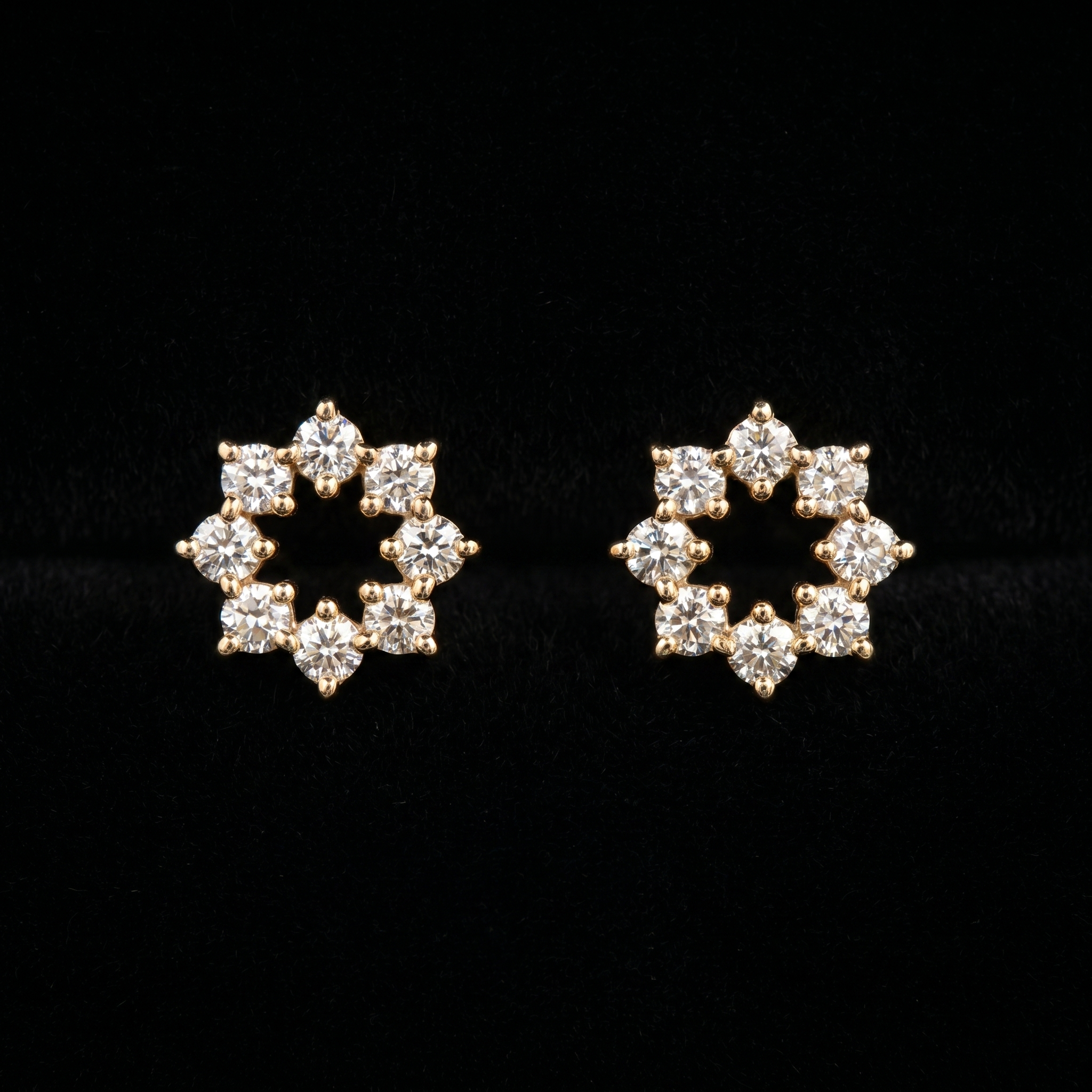 1.03 Ct EARRINGS with the Purity of 18K