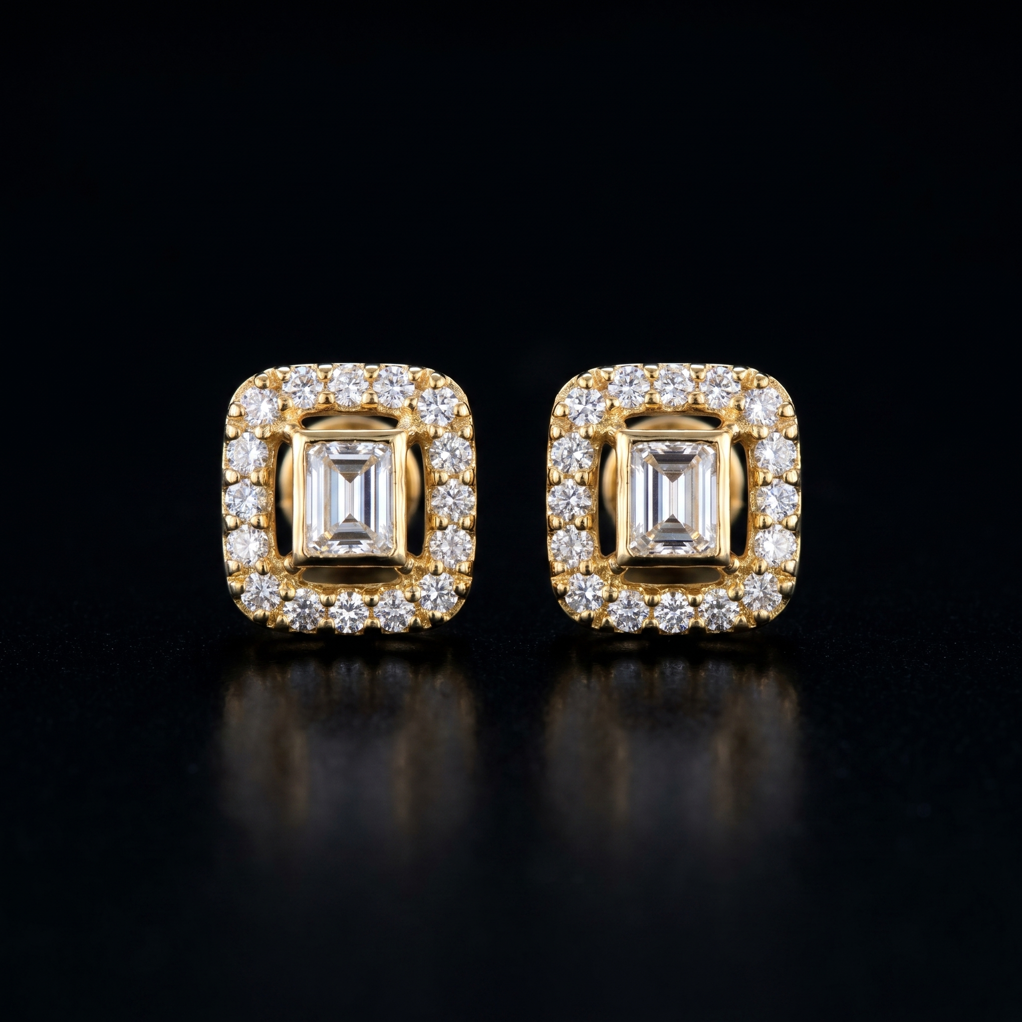 0.4Ct of Earring  With the Purity of 18K