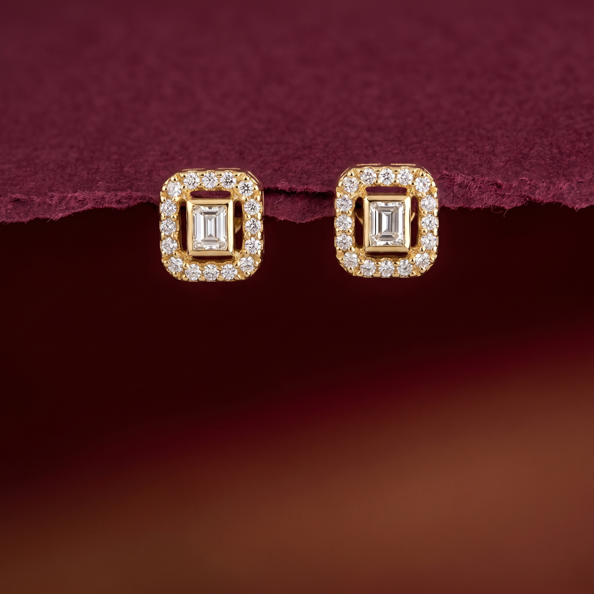 0.4Ct of Earring  With the Purity of 18K