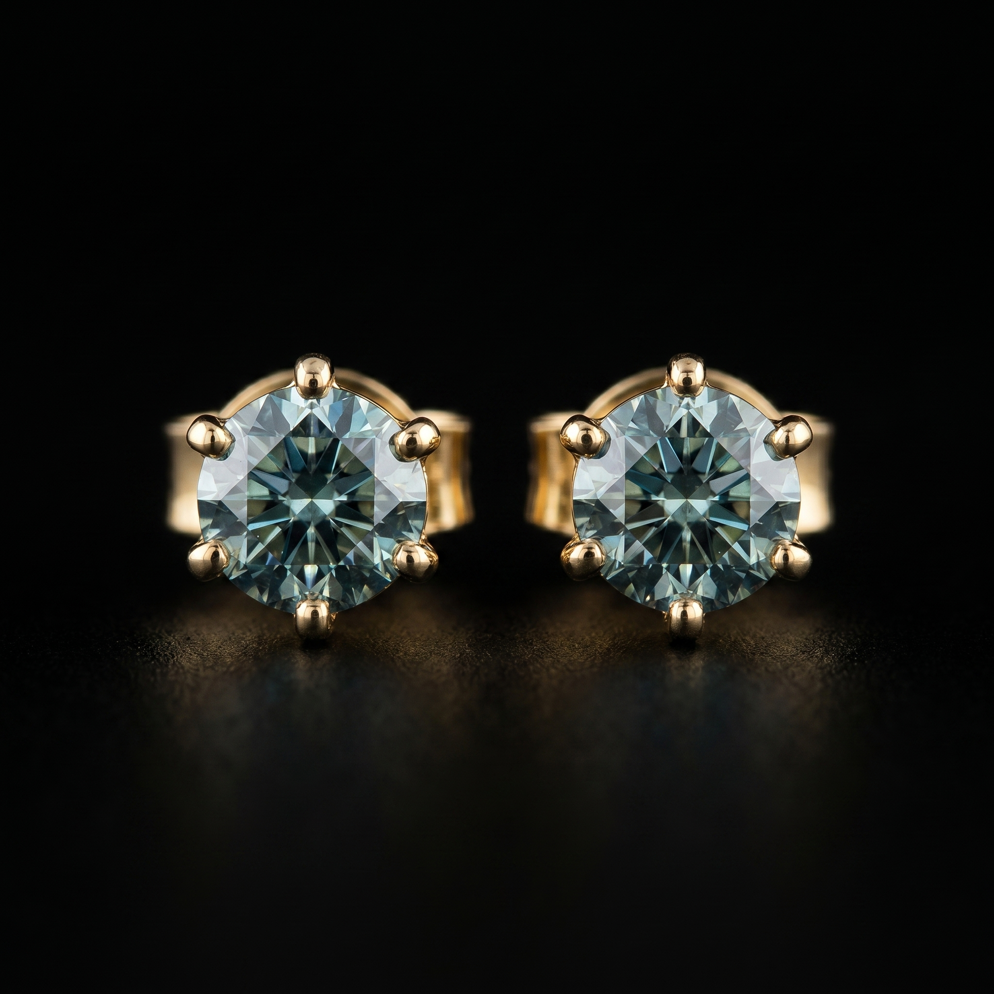 0.47Ct of Earring  With the Purity of 18K