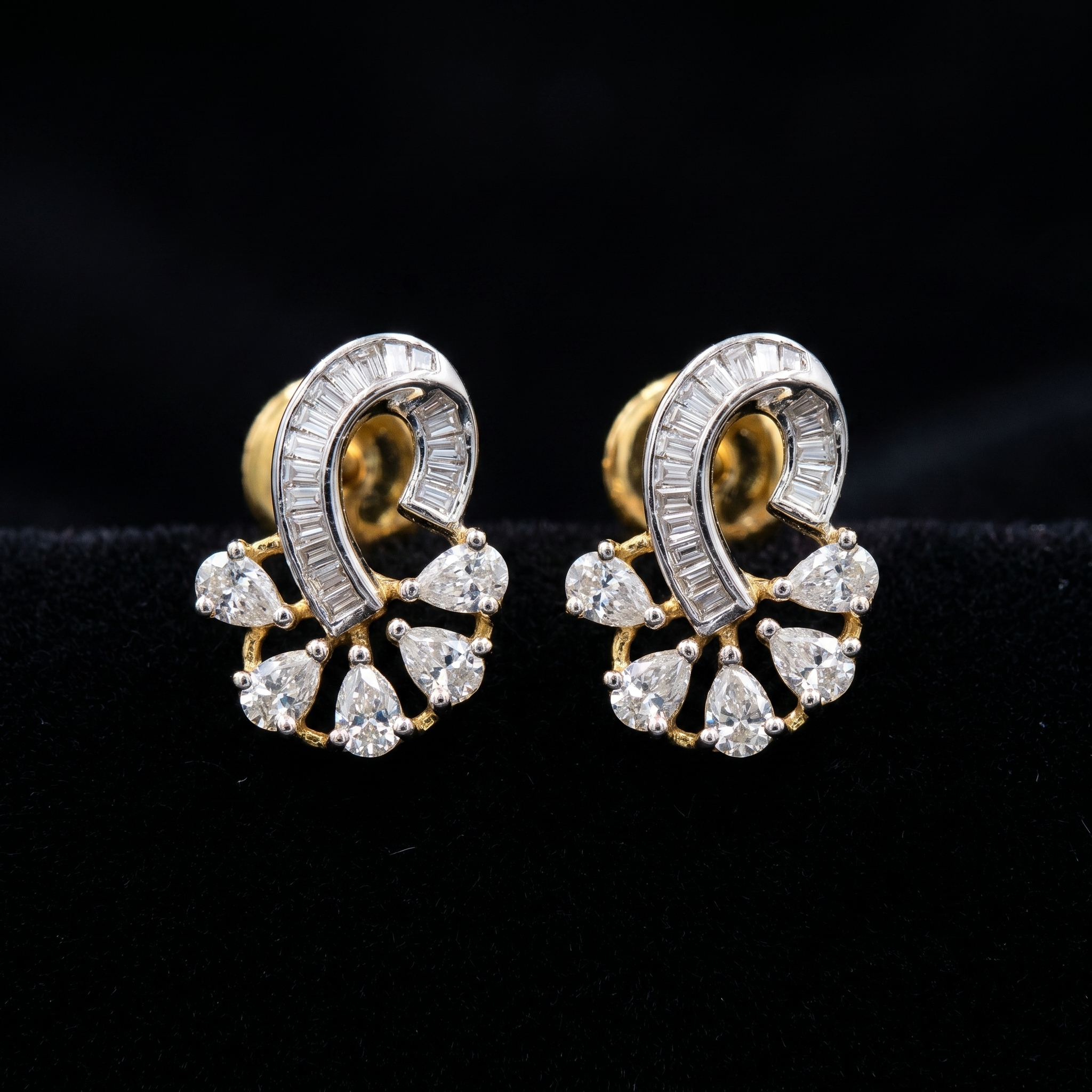 1.01Ct of Locket Earring With Purity of 18K