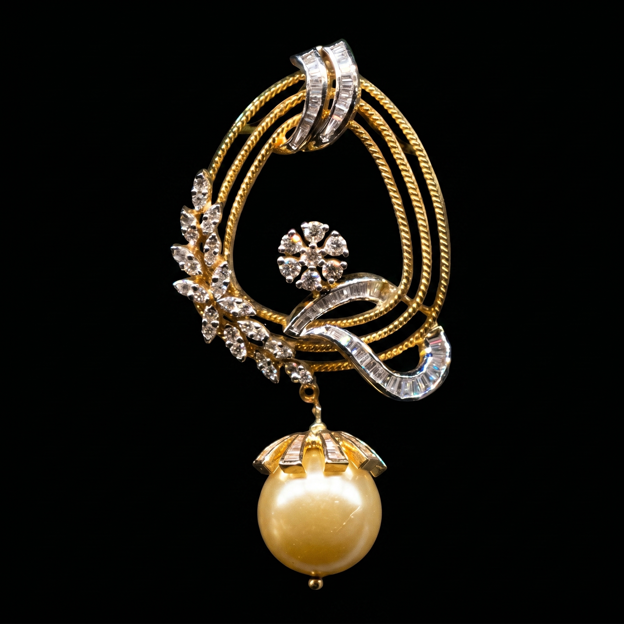 13.87Ct of Locket With Purity of 18K