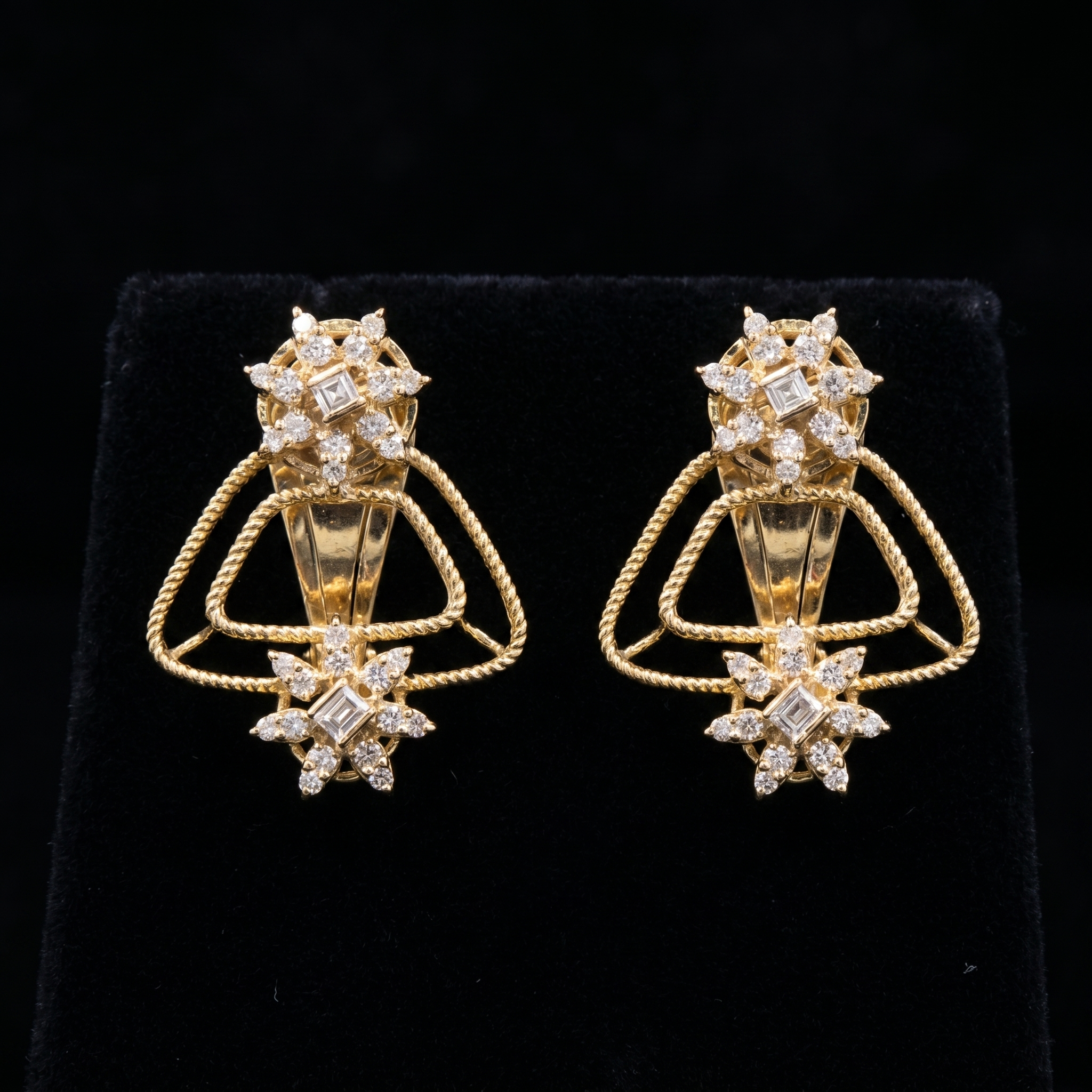 0.83Ct of Locket Earring With Purity of 18K