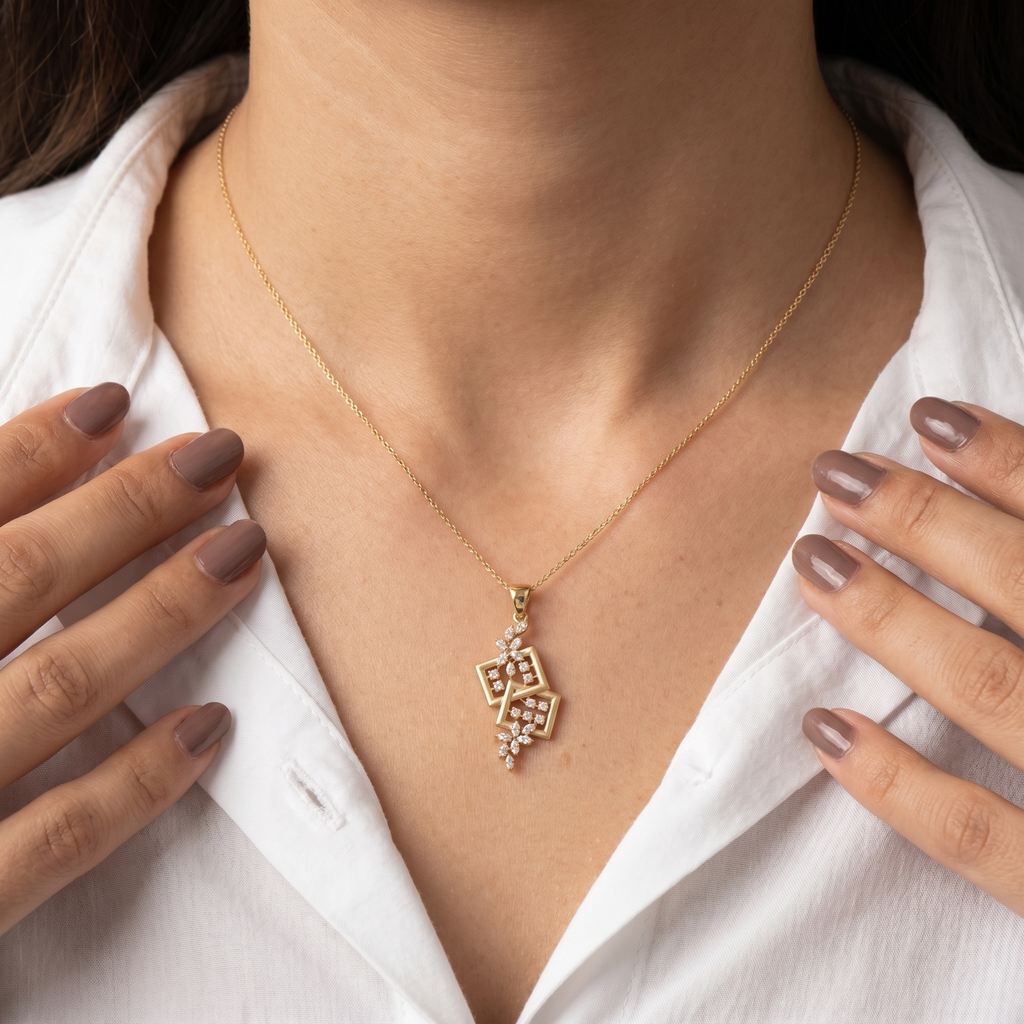 0.72Ct of Locket With Purity of 18K