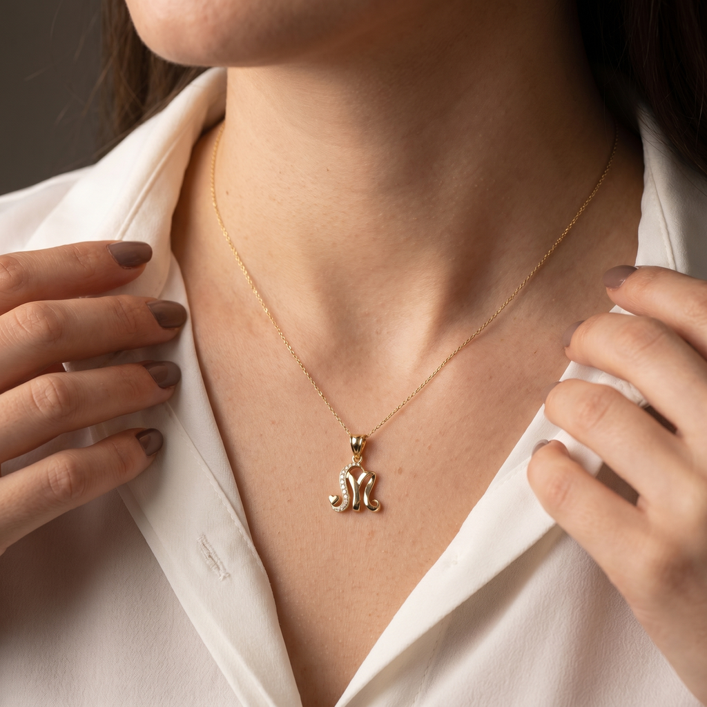 0.08Ct of Locket With Purity of 18K