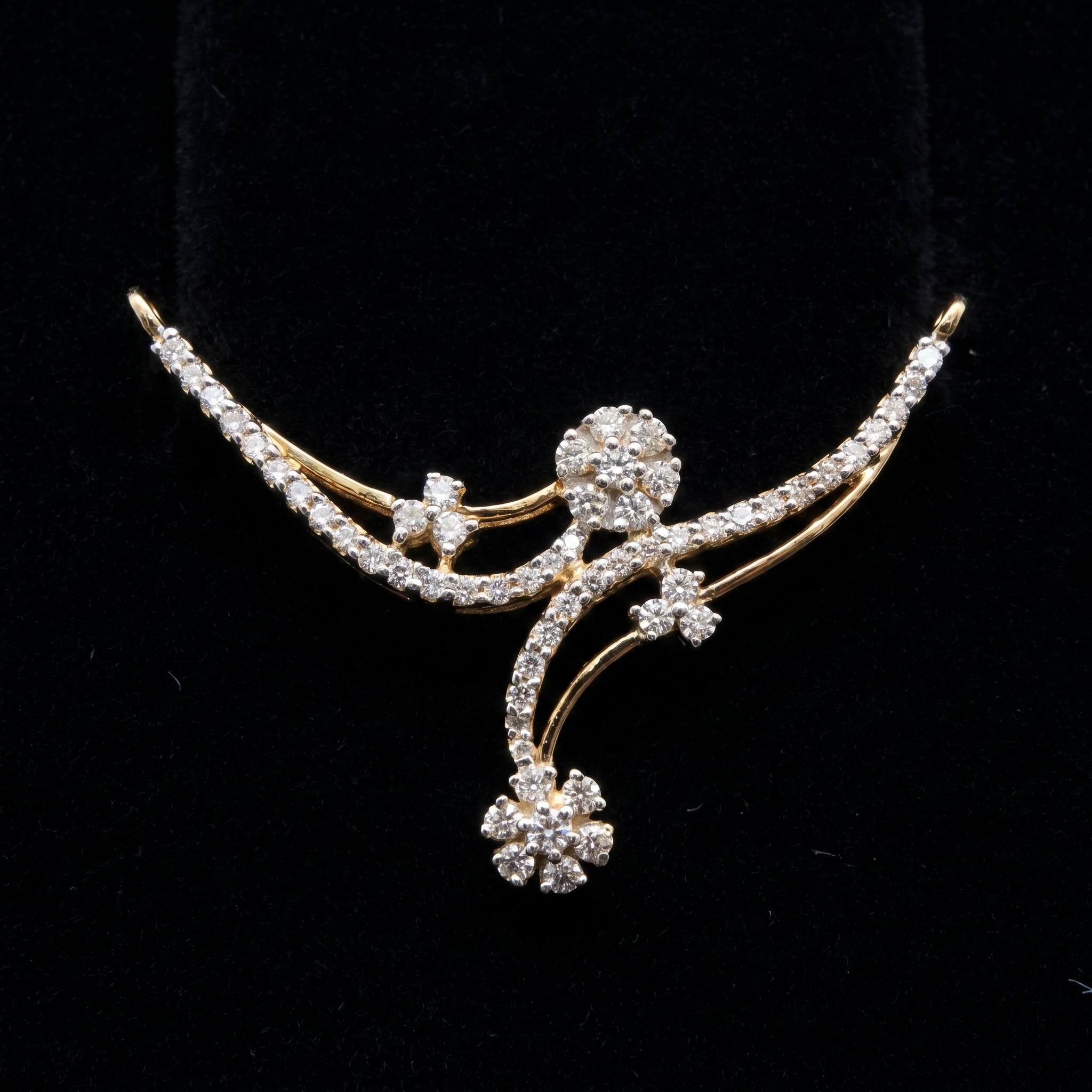 0.76Ct of Pendant With the Purity of 18K