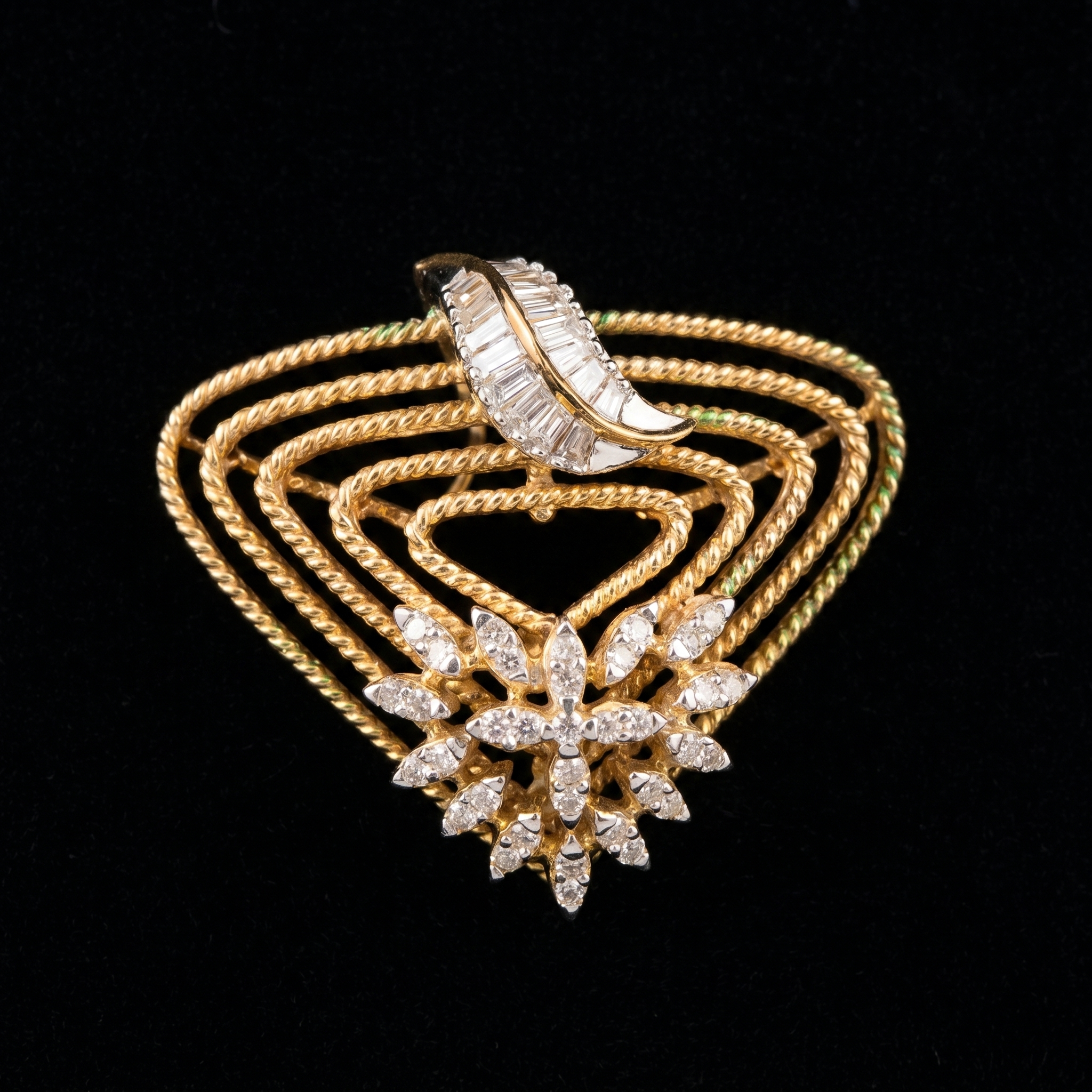 0.56Ct of Locket With the Purity of 18K