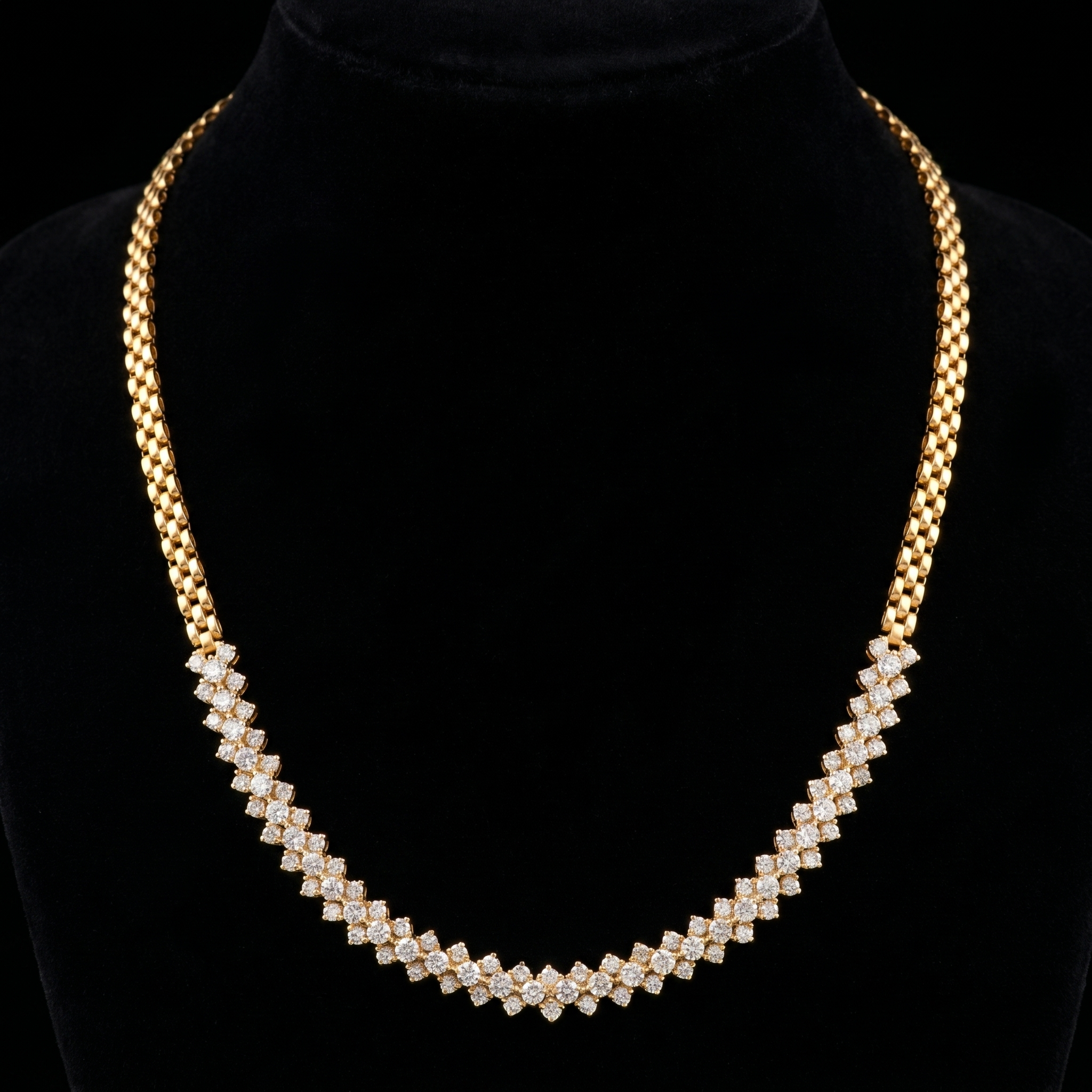 4.54Ct of Necklace with the Purity of 18K