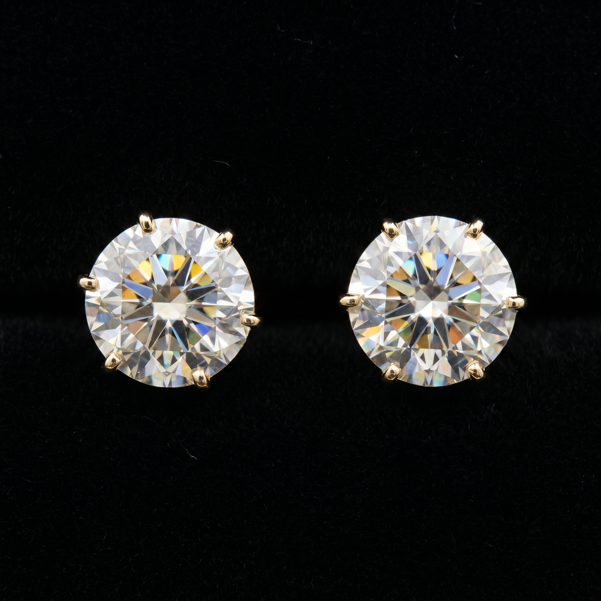 5.6Ct of Earring  With the Purity of 18K