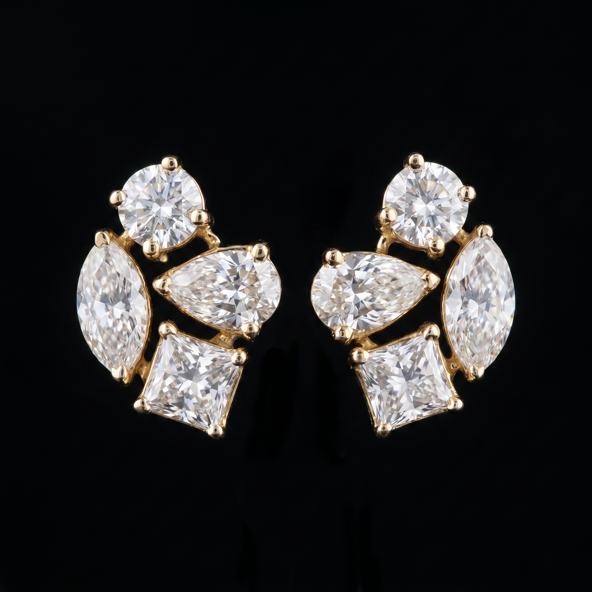 2.67Ct of Earring  With the Purity of 18K