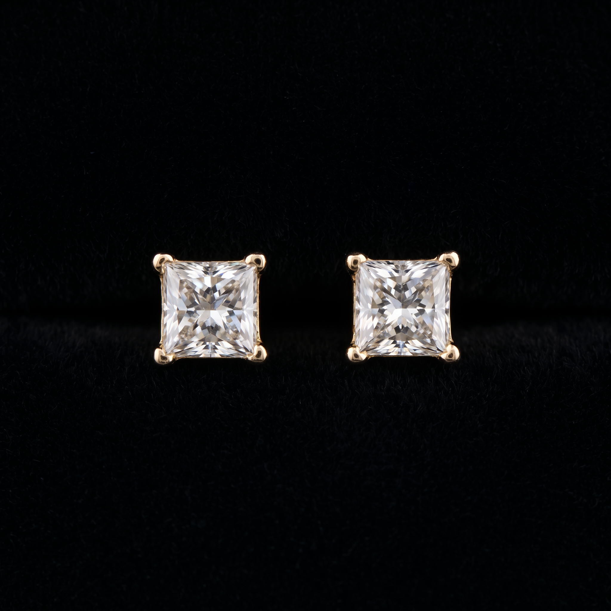 0.63Ct of Earring  With the Purity of 18K
