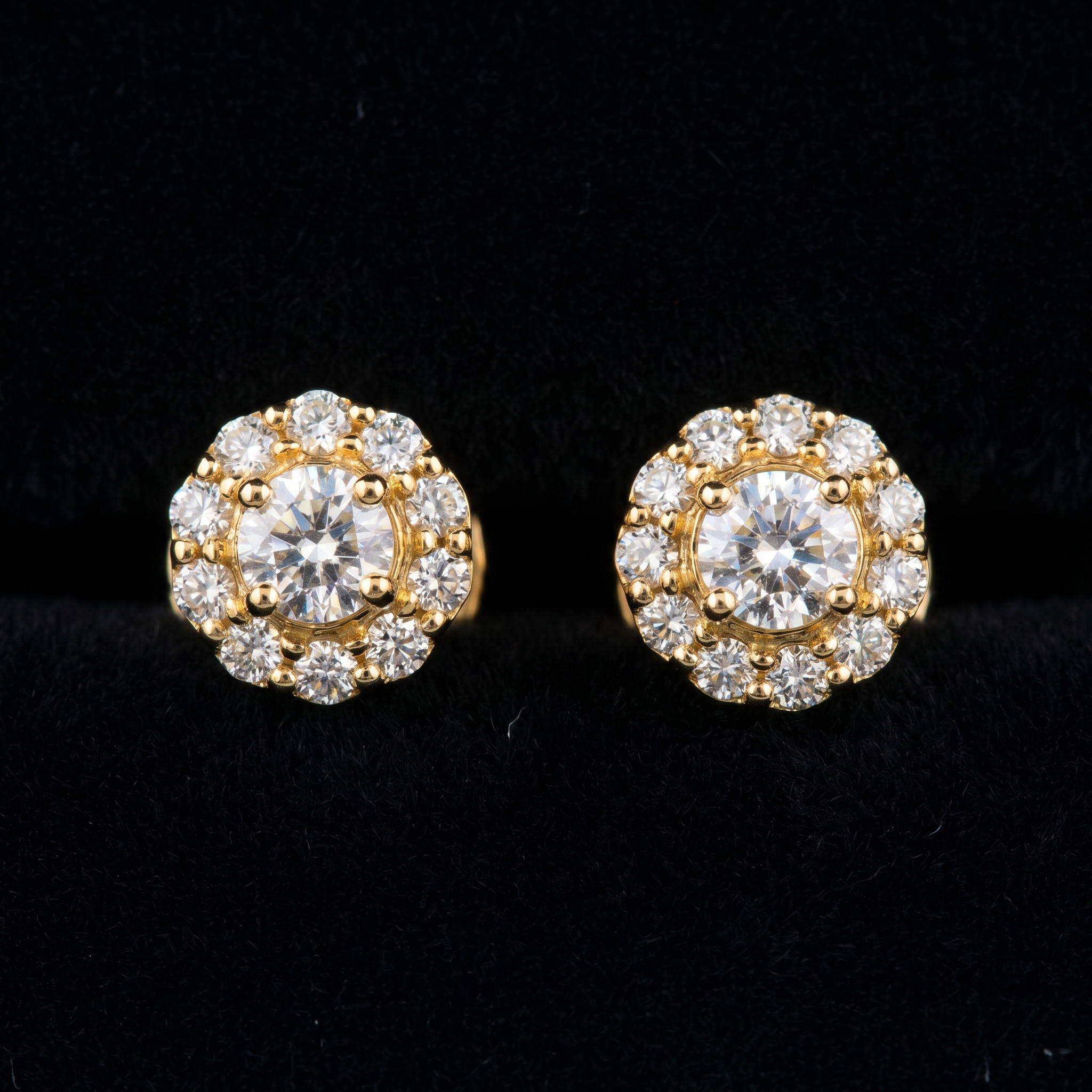 0.84Ct of Earring  With the Purity of 18K
