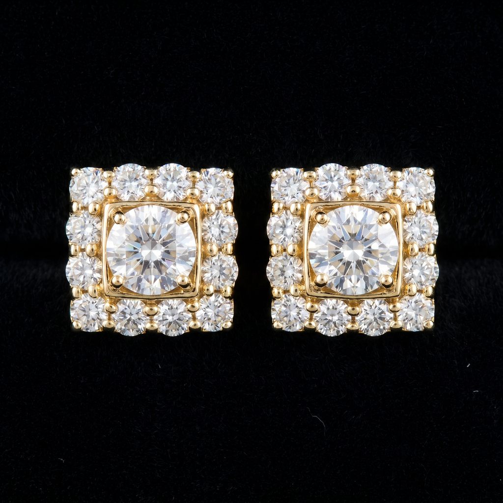 3.59Ct of Earrings Wih the Purity of 18K
