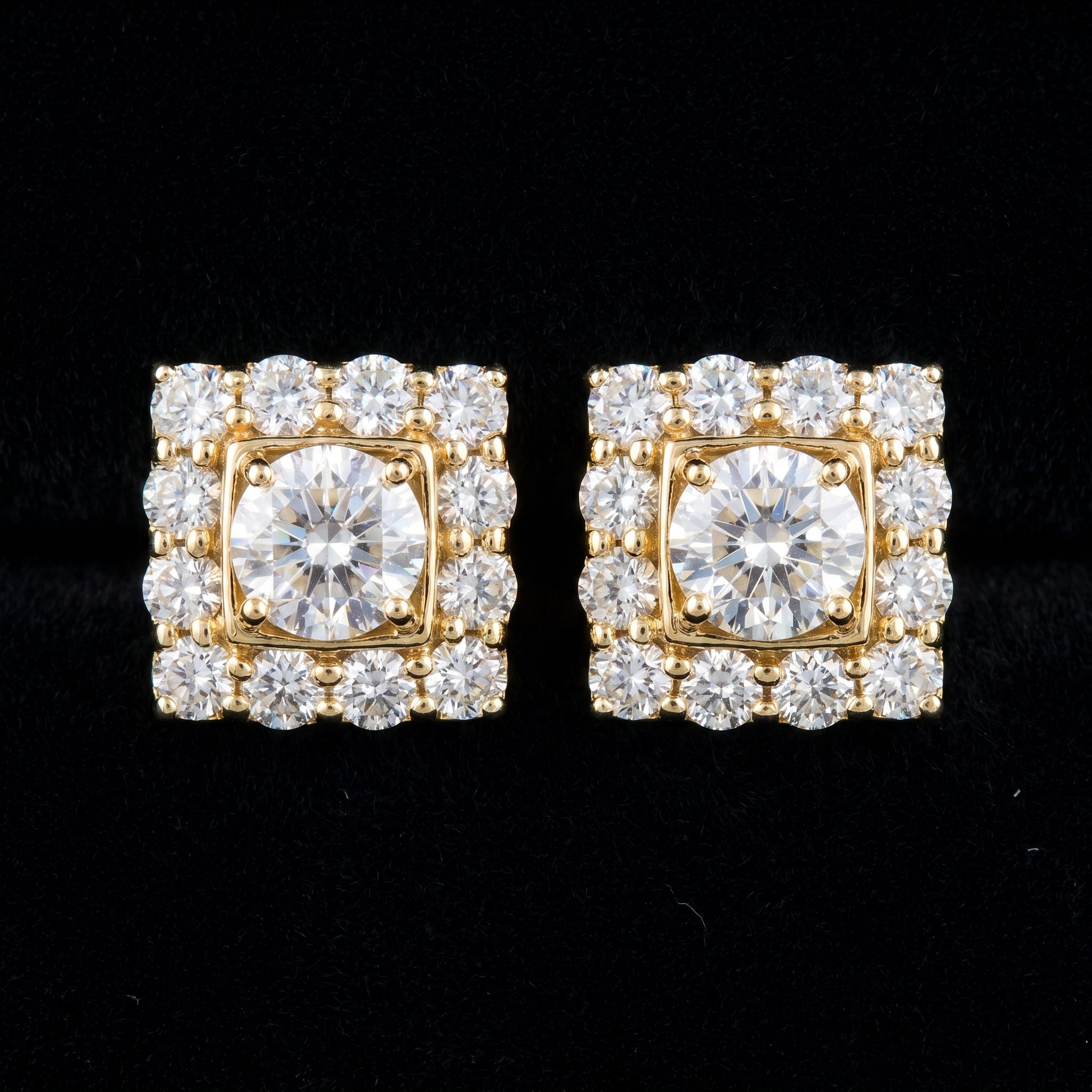 3.59Ct of Earrings Wih the Purity of 18K