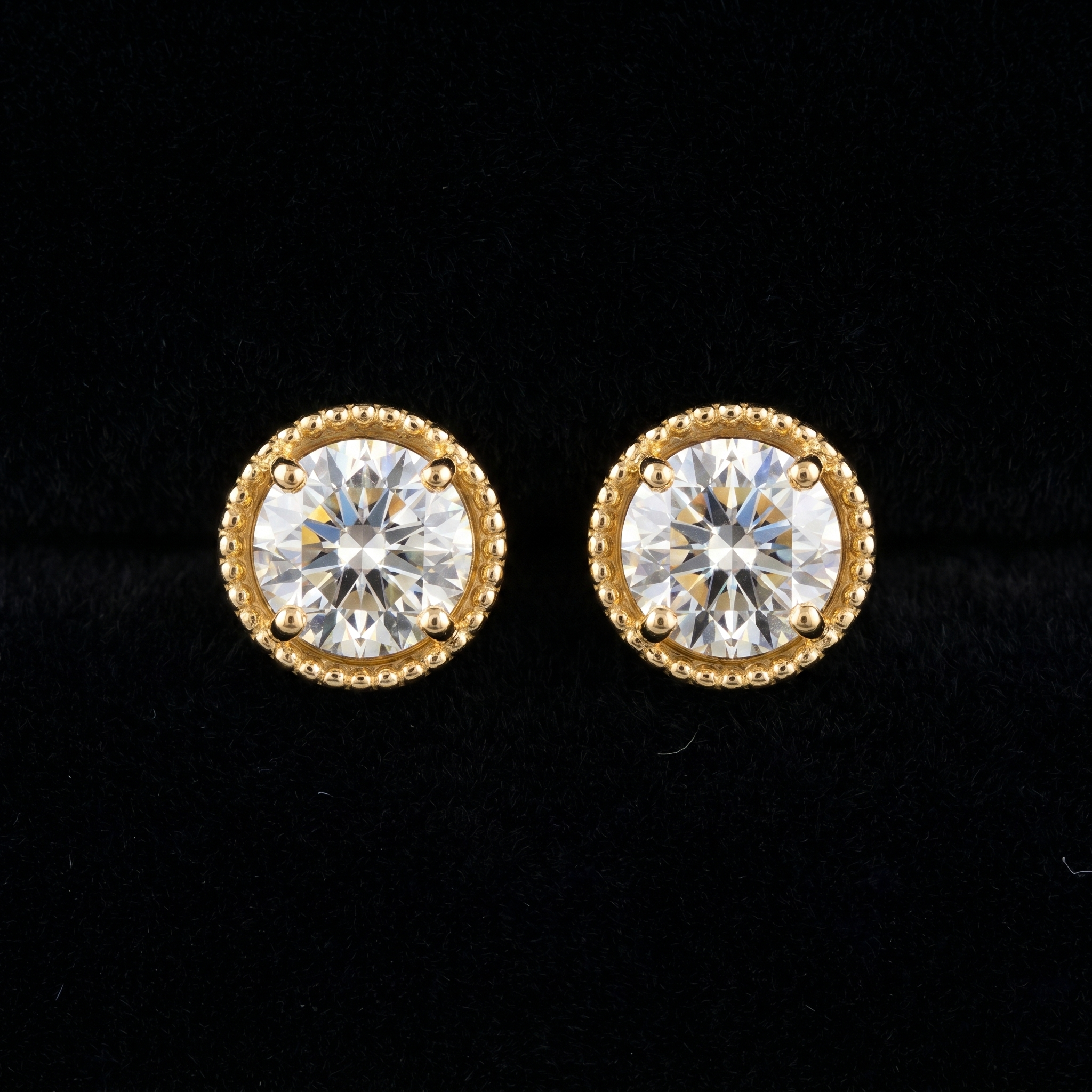 2Ct of Earrings With the Purity of 18K