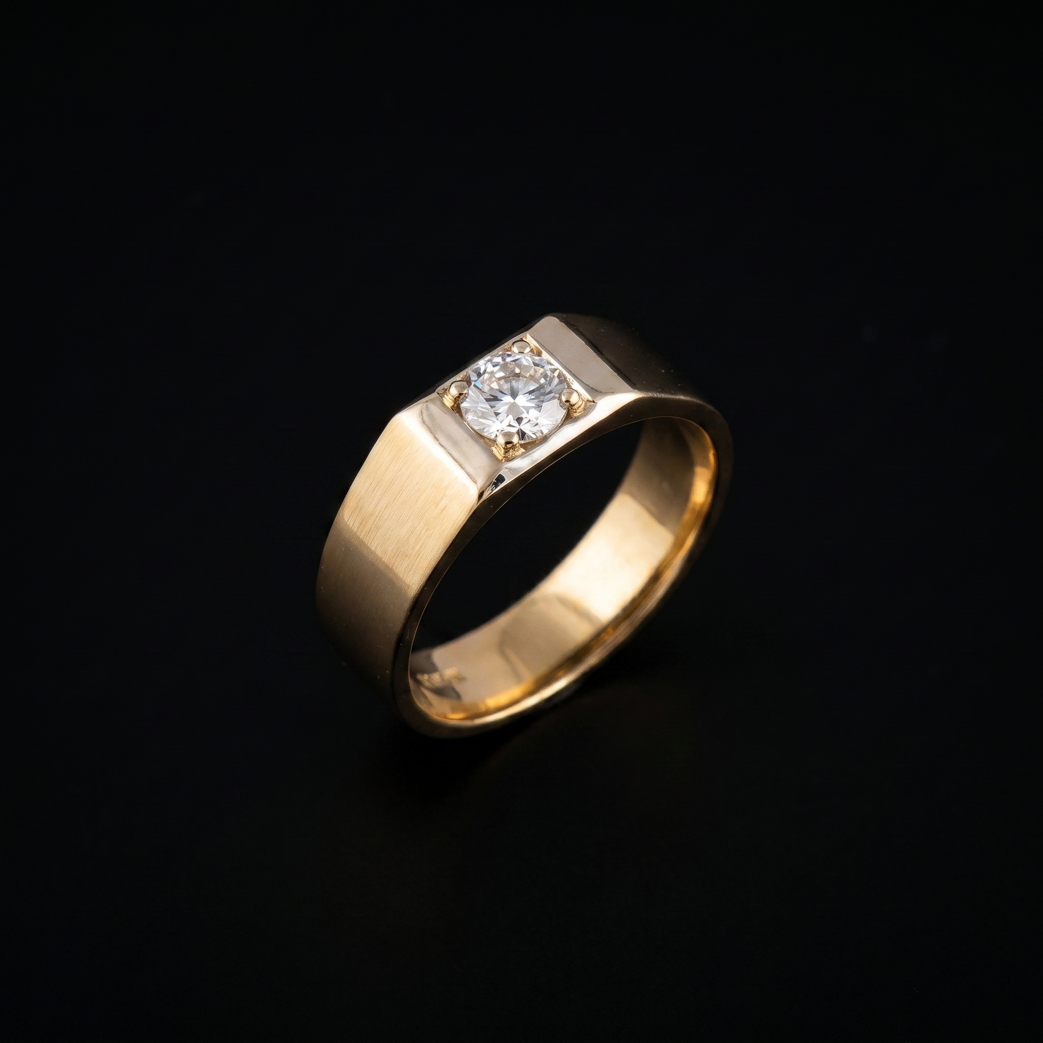 0.31Ct of Mens Ring With the Purity of 18K