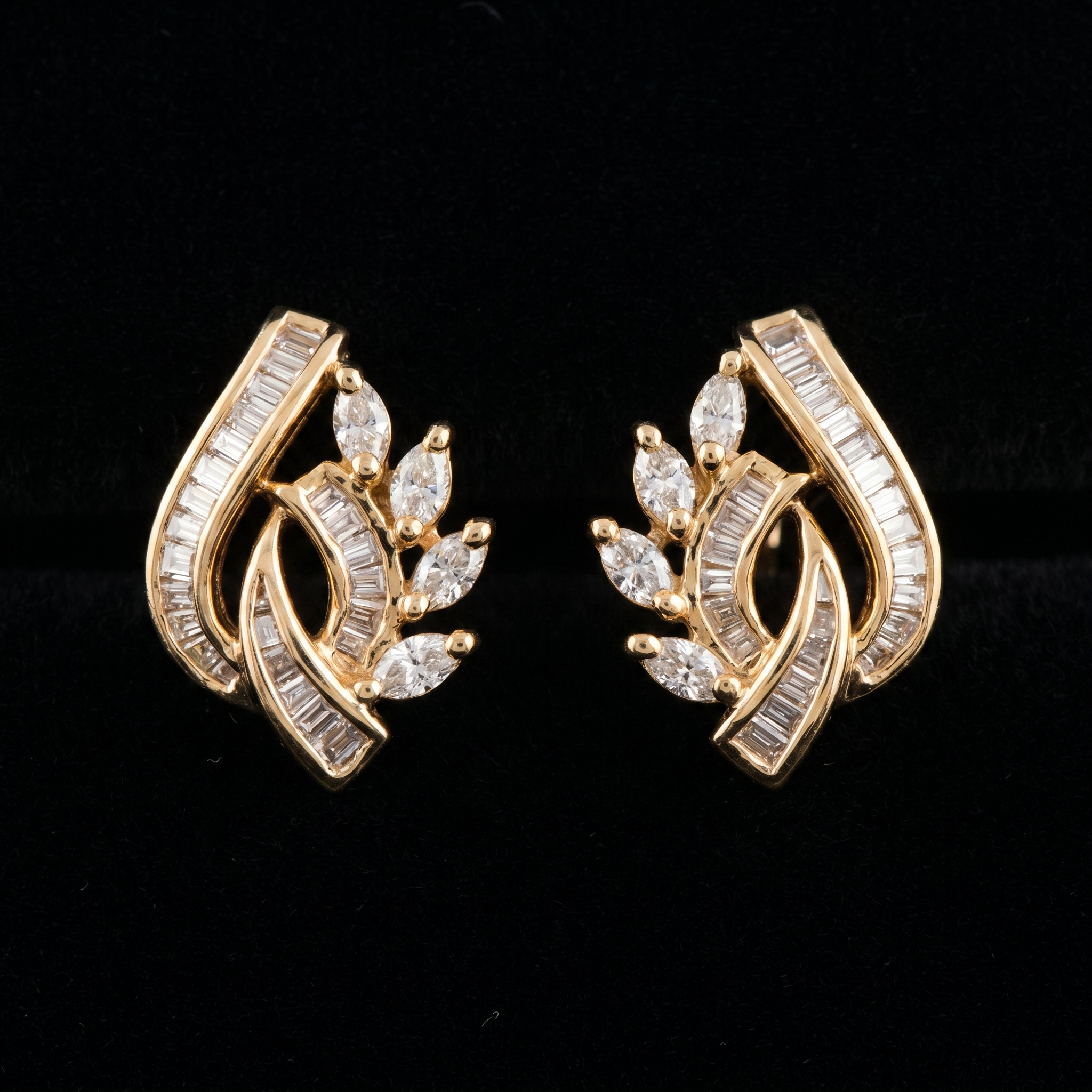 2Ct of Earring With the Purity of 18K