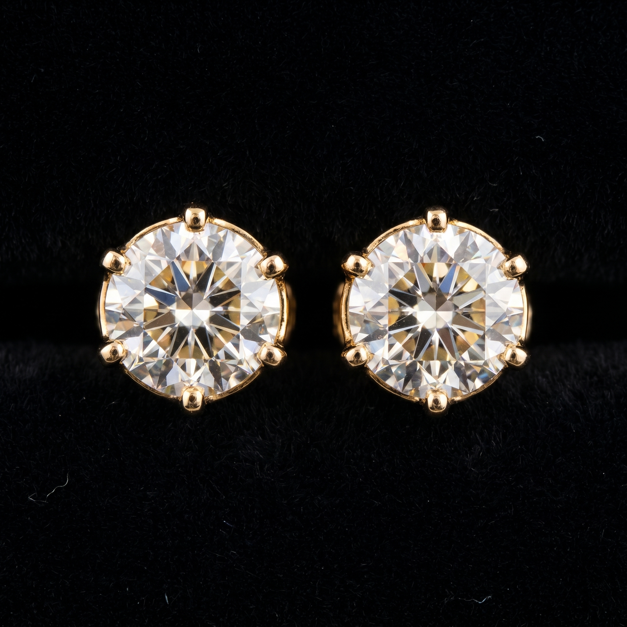 3Ct of Earring With the Purity of 18K