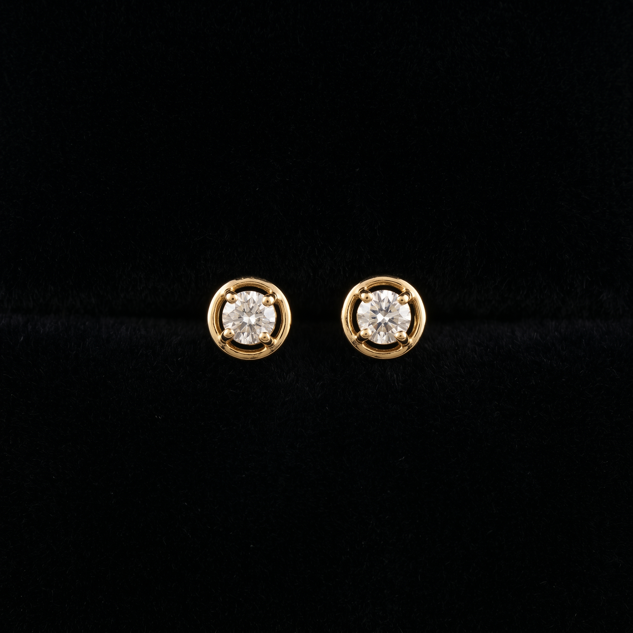 1Ct of Earring With the Purity of 18K