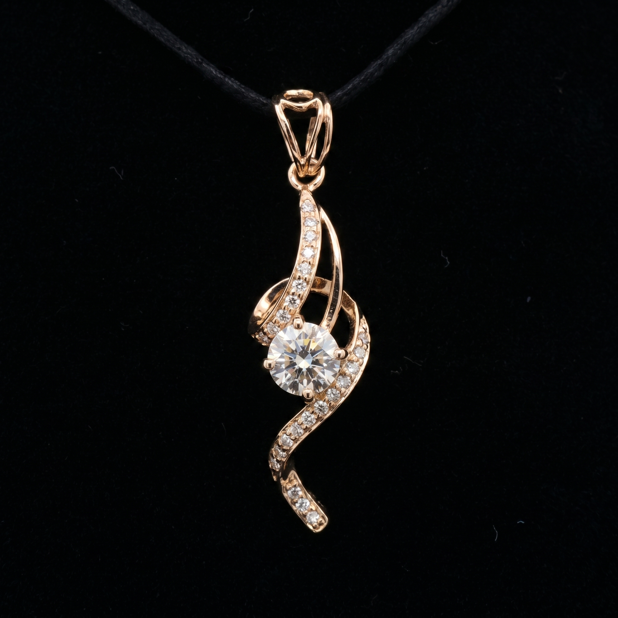 1.2Ct of Locket With the Purity of 18K