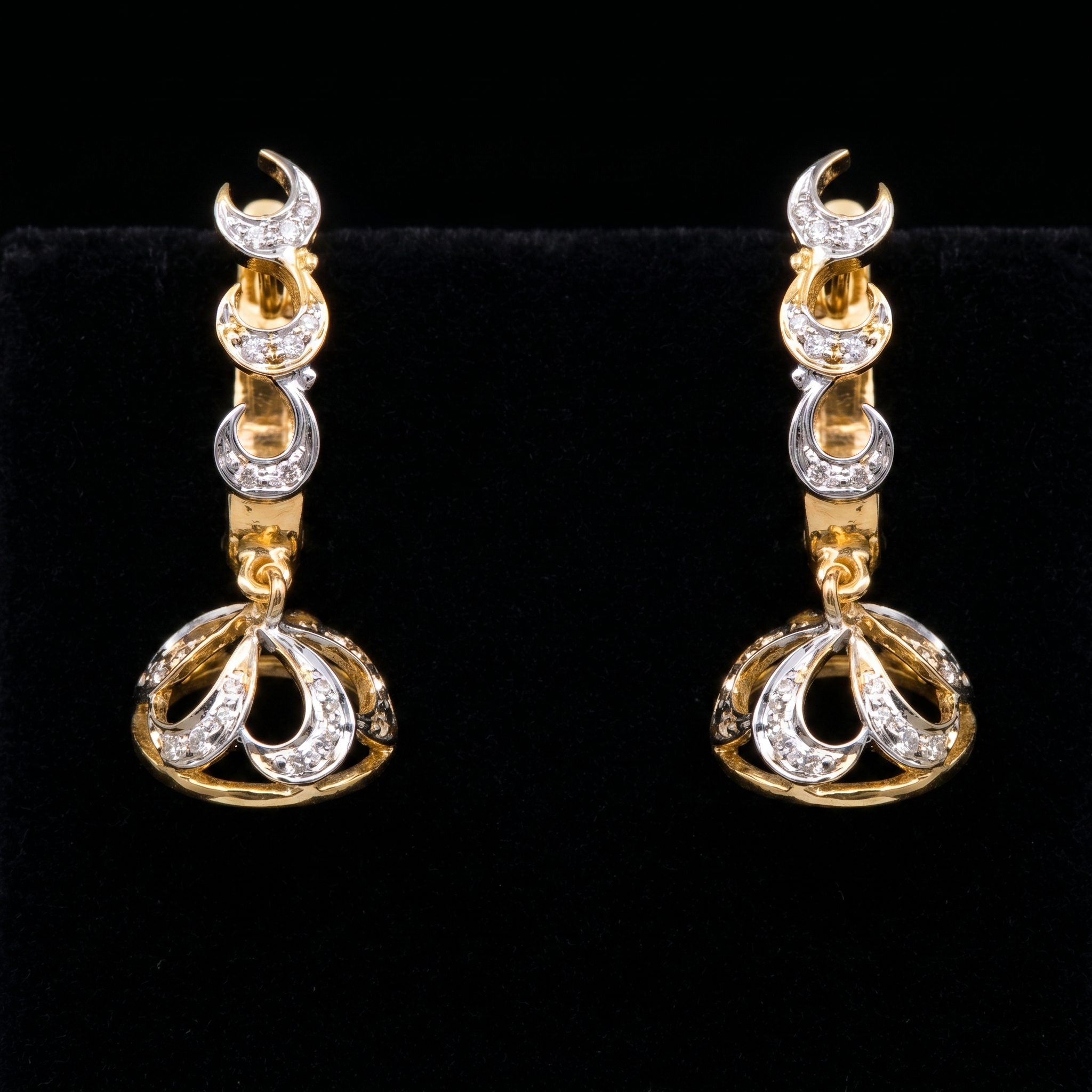 0.40Ct of Earring With The Purity of 18K