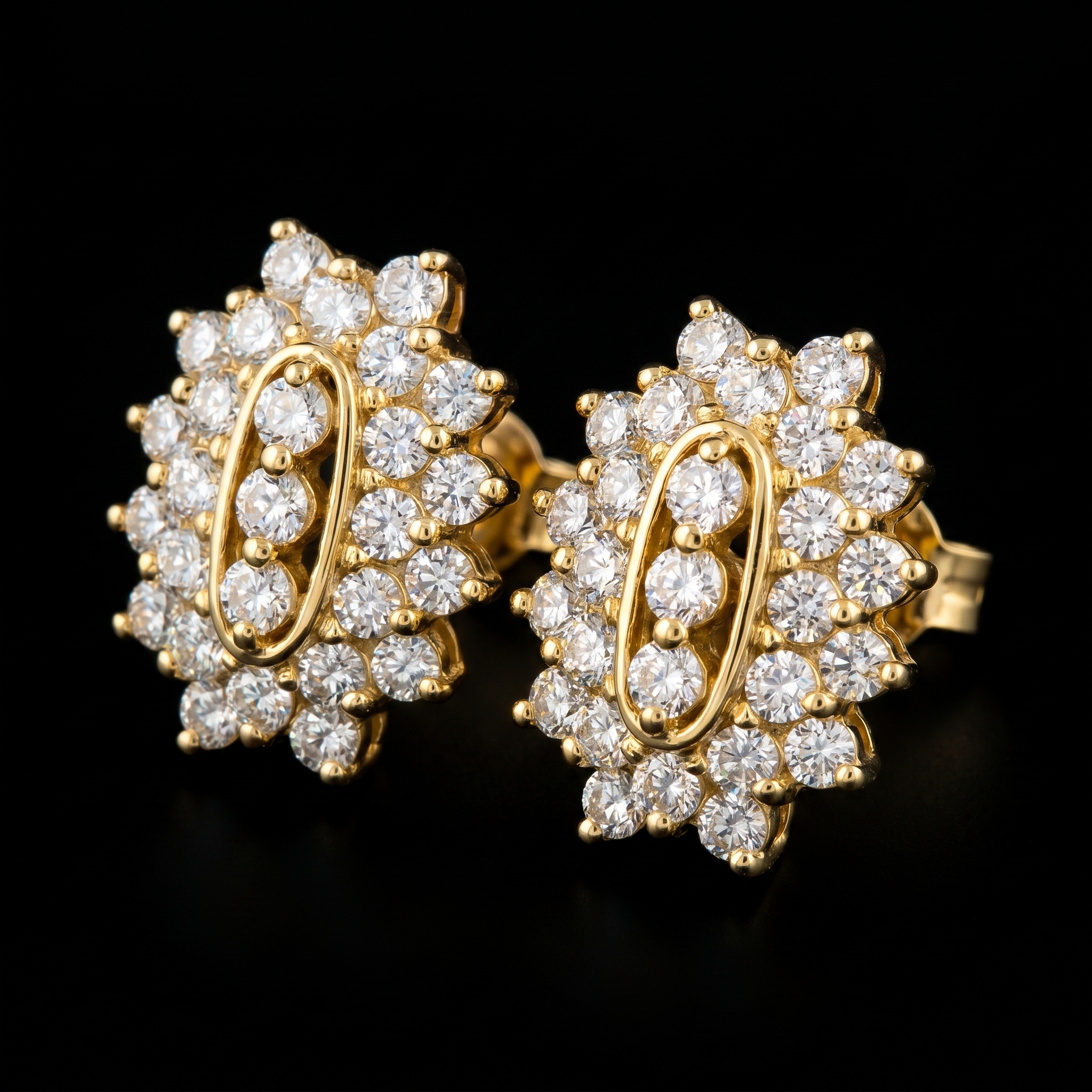 2Ct of Earring With The Purity of 18K