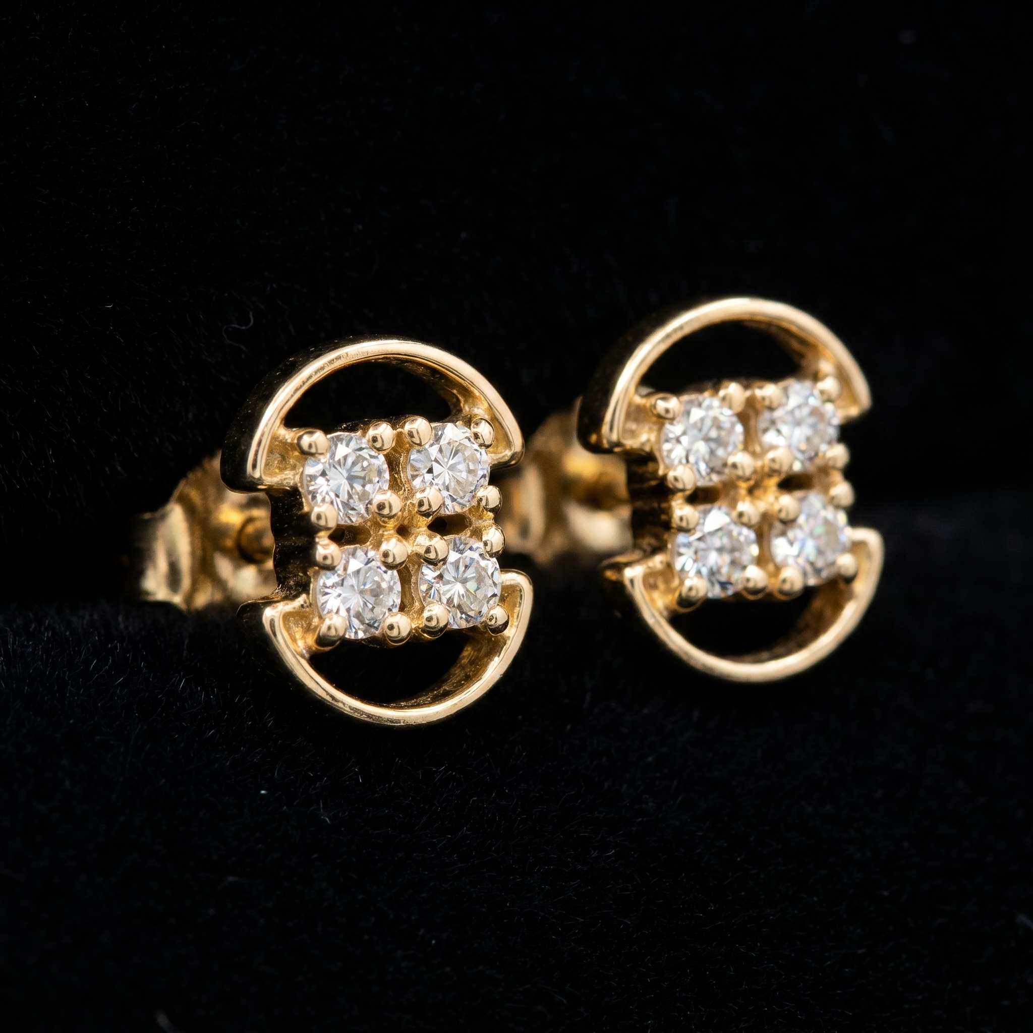 .3Ct of Earring With The Purity of 9K