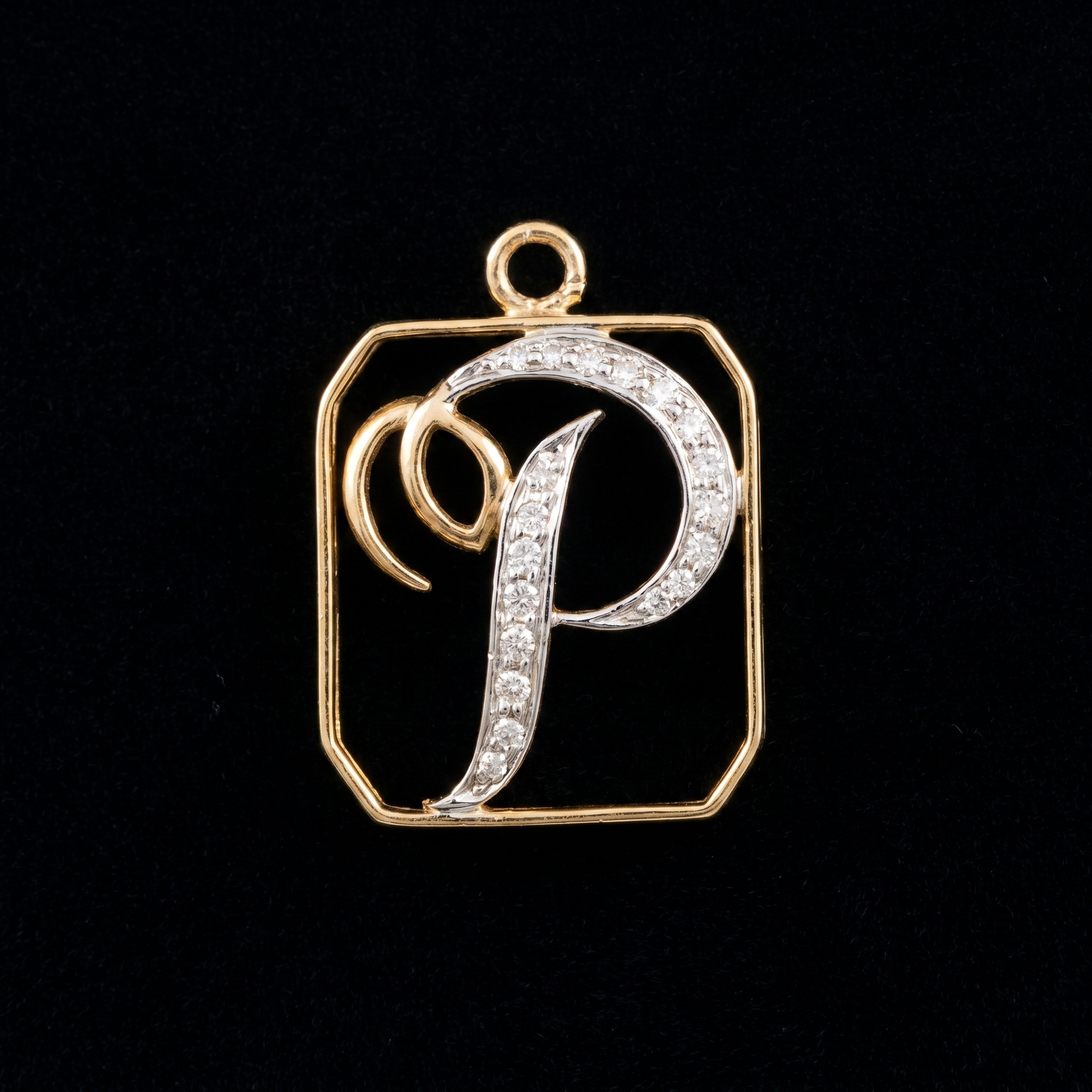 0.11Ct of Locket With the Purity of 18K