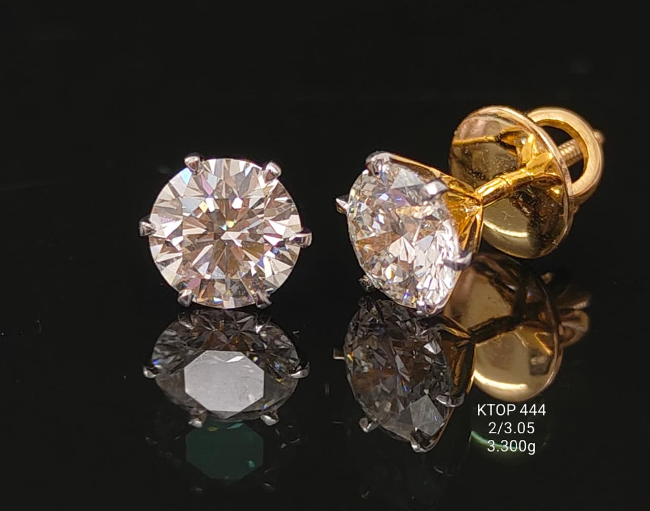 3.05Ct Of Earings With Purity Of 18K