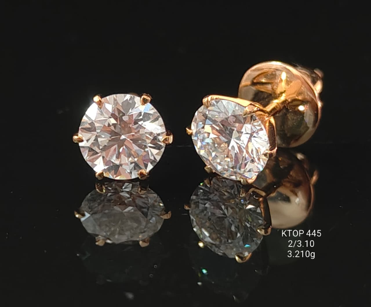 3.10Ct Of Earings With Purity Of 18K