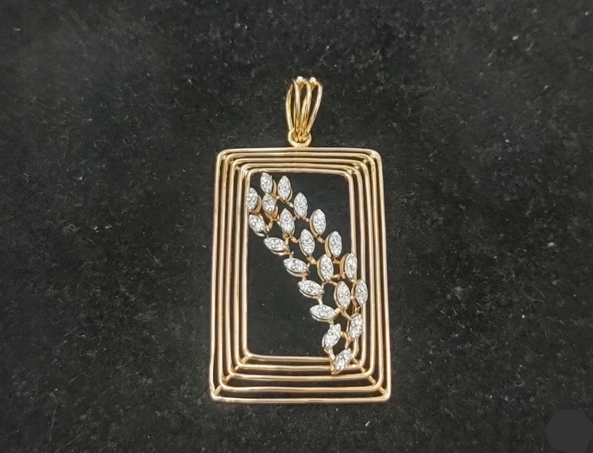 0.52Ct Of Locket With Purity Of 18K