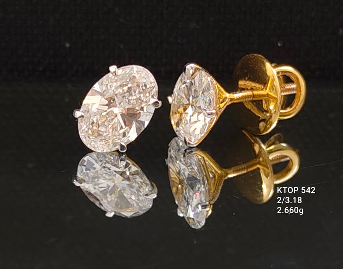 3.18Ct of Earrings With the Purity of 18K