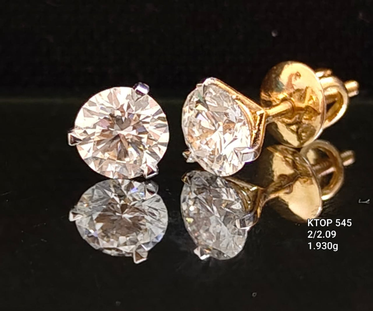 2.09Ct of Earrings With the Purity of 18K